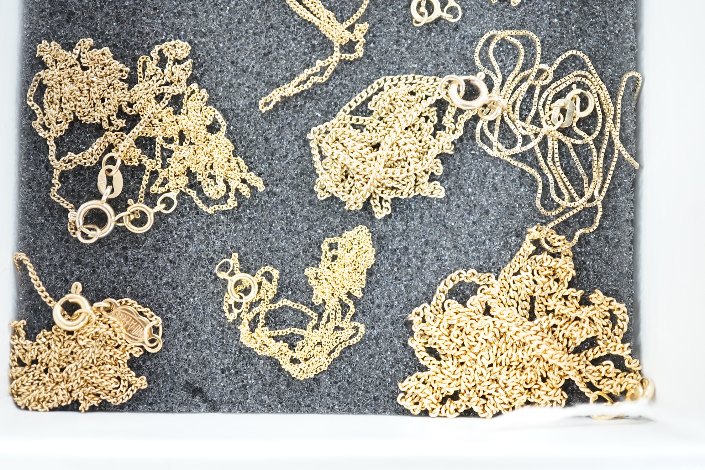 Ten assorted modern 375 chains, longest 60cm, shortest 38cm, 15.8 grams.